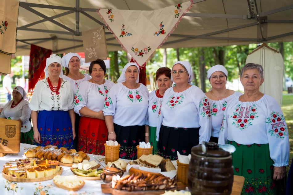 Gospodynie przedstawiły śpiew, obrzędy i lokalne smaki (ZDJĘCIA) - zdjęcie 90