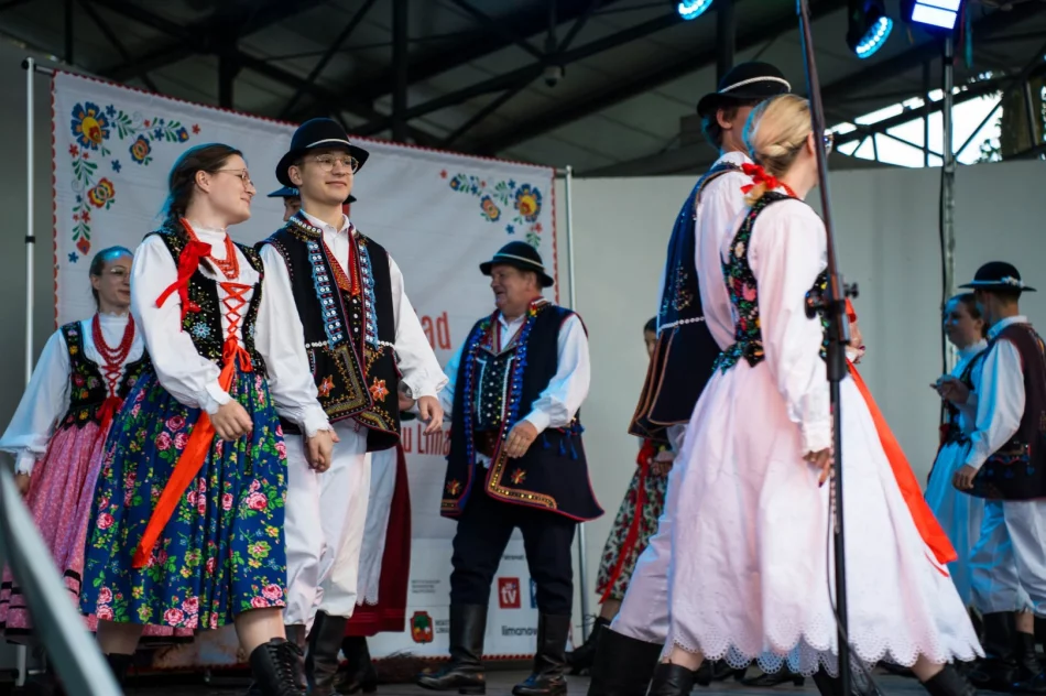 Gospodynie przedstawiły śpiew, obrzędy i lokalne smaki (ZDJĘCIA) - zdjęcie 91