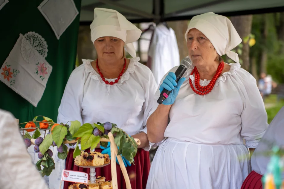 Gospodynie przedstawiły śpiew, obrzędy i lokalne smaki (ZDJĘCIA) - zdjęcie 97