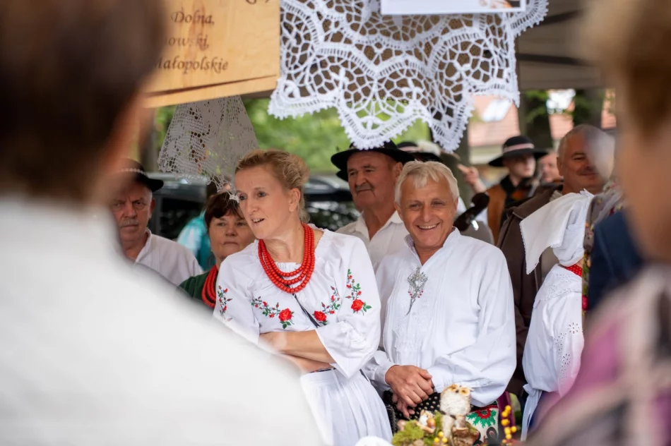 Gospodynie przedstawiły śpiew, obrzędy i lokalne smaki (ZDJĘCIA) - zdjęcie 103