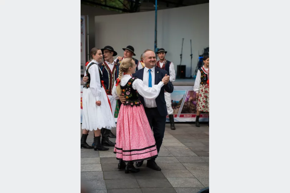 Gospodynie przedstawiły śpiew, obrzędy i lokalne smaki (ZDJĘCIA) - zdjęcie 108