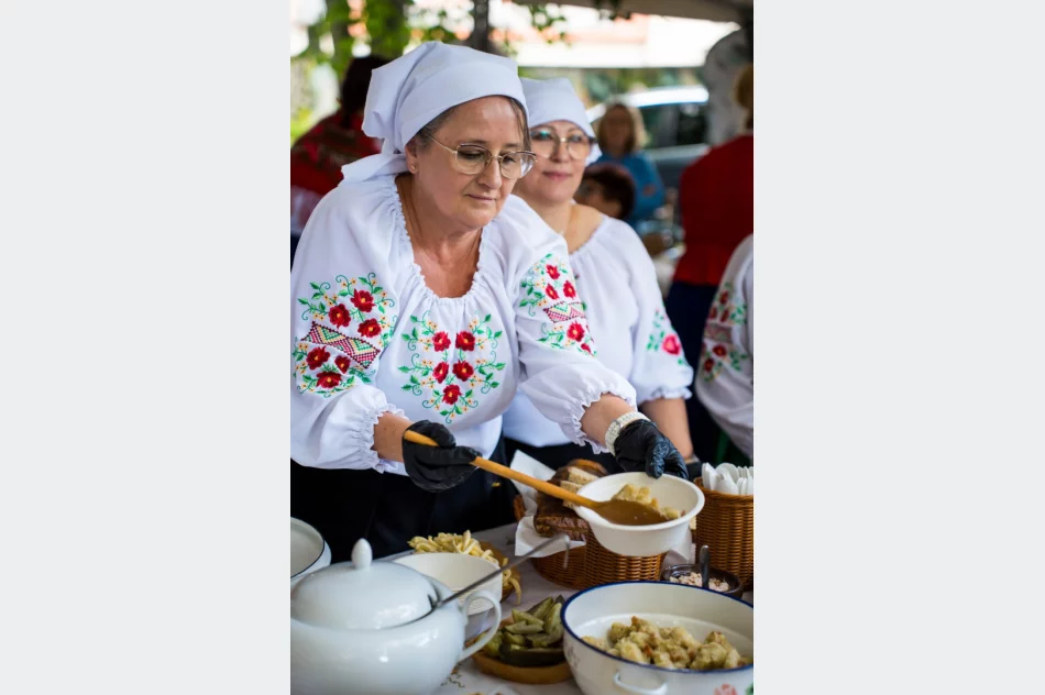 Smak, folklor i tradycja po raz 25. – w Parku Miejskim odbył się jubileuszowy Przegląd Kół Gospodyń Wiejskich - zdjęcie 11