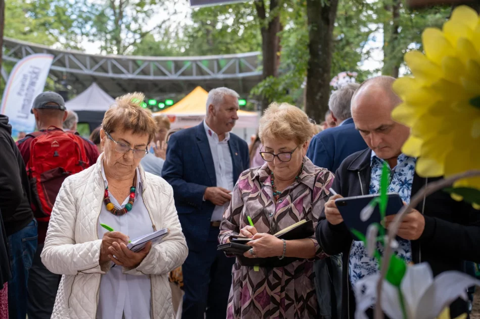 Smak, folklor i tradycja po raz 25. – w Parku Miejskim odbył się jubileuszowy Przegląd Kół Gospodyń Wiejskich - zdjęcie 13