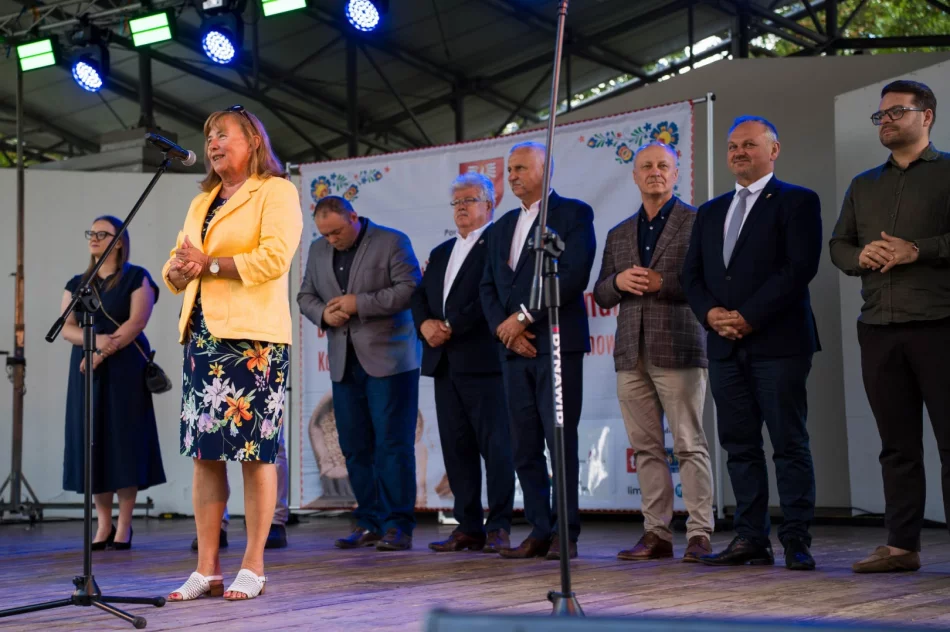 Smak, folklor i tradycja po raz 25. – w Parku Miejskim odbył się jubileuszowy Przegląd Kół Gospodyń Wiejskich - zdjęcie 14