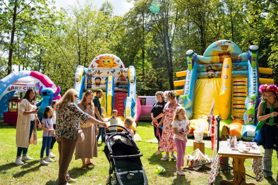 Smak, folklor i tradycja po raz 25. – w Parku Miejskim odbył się jubileuszowy Przegląd Kół Gospodyń Wiejskich - zdjęcie 17