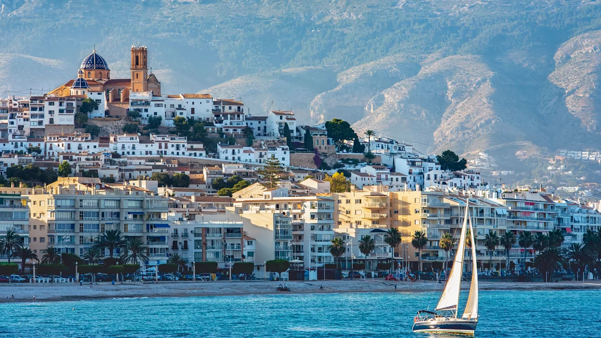 Dlaczego Costa Blanca od lat należy do najpopularniejszych regionów Hiszpanii? Sprawdź