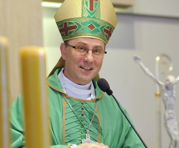 Prymas: system, w którym uczeń może nie uczestniczyć w lekcjach religii lub etyki, jest demoralizujący - zdjęcie główne