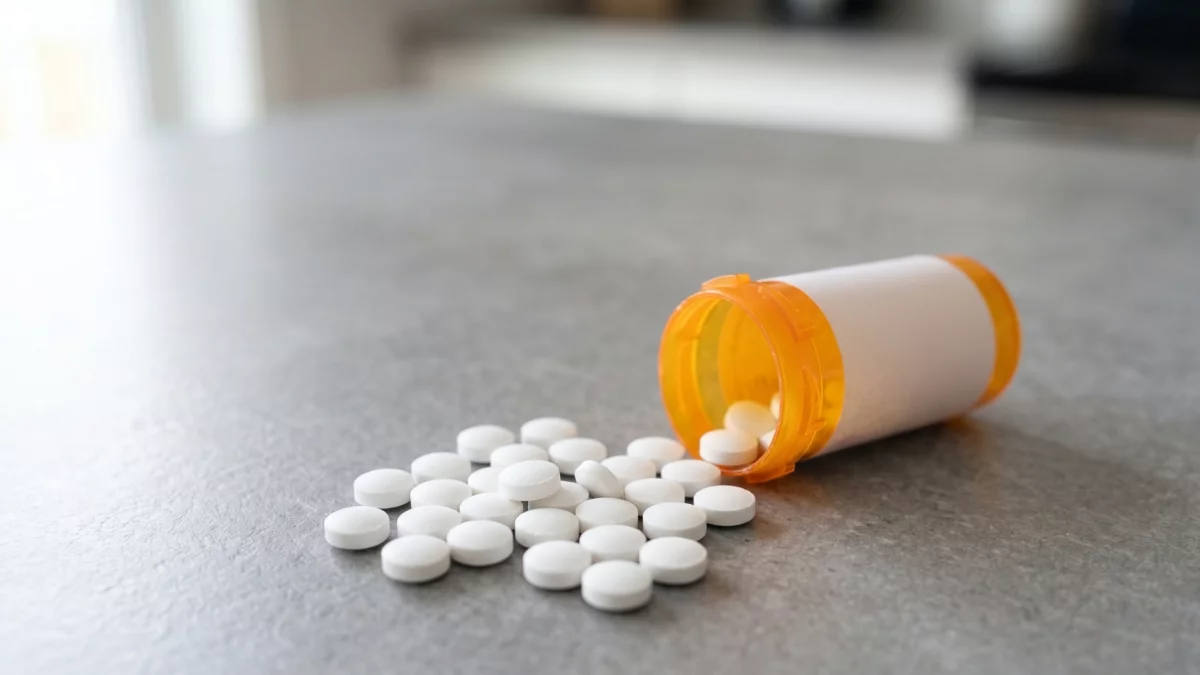 Handel fentanylem, nielegalna amunicja. Akt oskarżenia wobec Konrada K. 