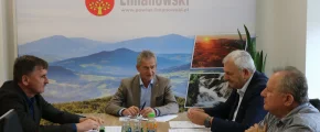 Chodniki i przejścia przy drodze powiatowej - zdjęcie główne