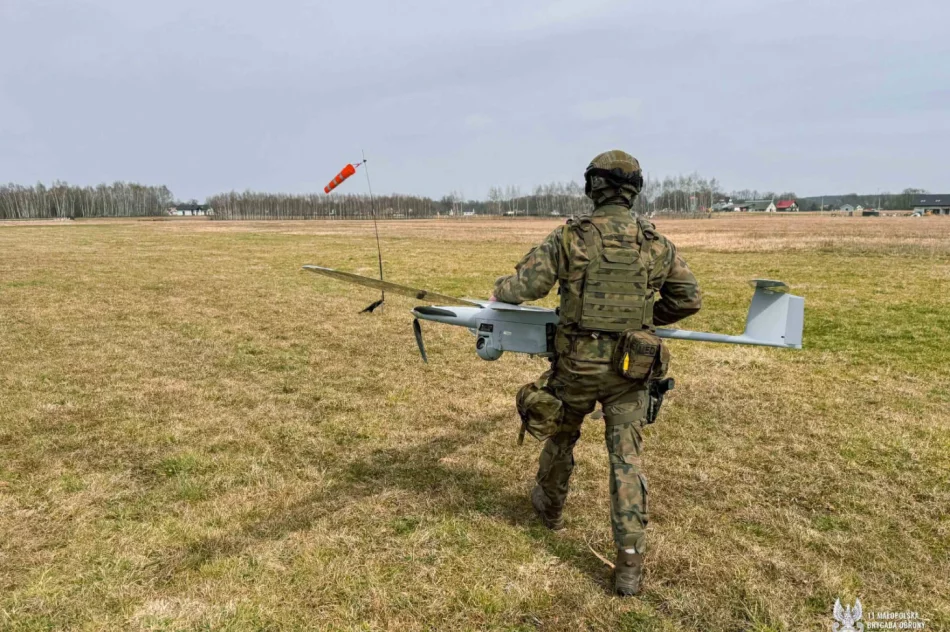 Nocne loty i praca pod presją - ćwiczyli obsługę dronów - zdjęcie 2