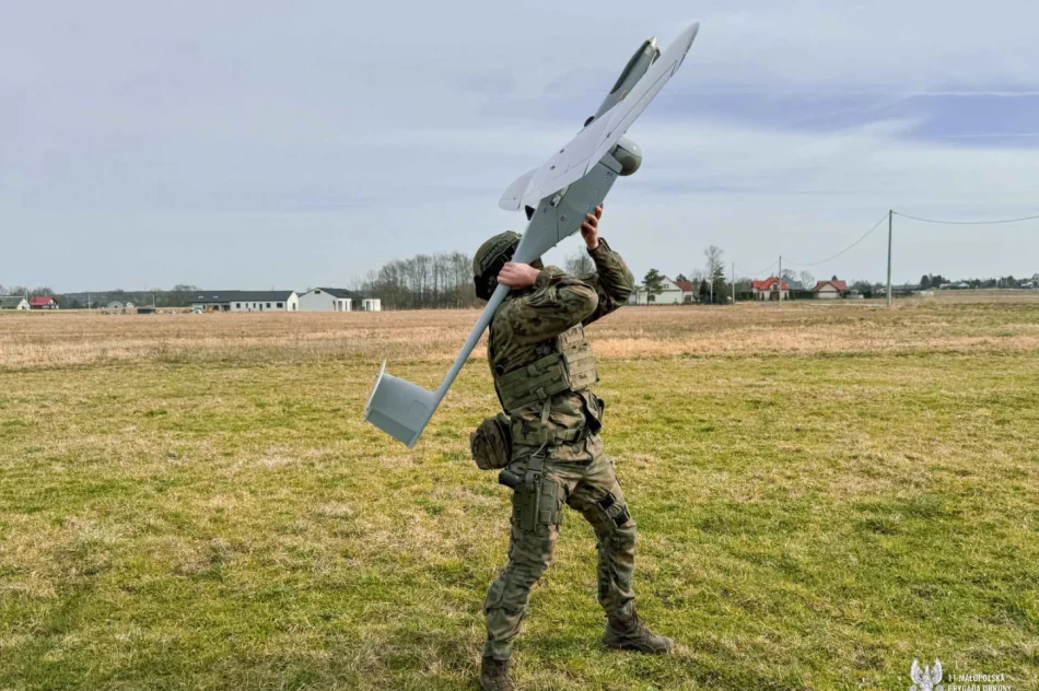 Nocne loty i praca pod presją - ćwiczyli obsługę dronów - zdjęcie 3