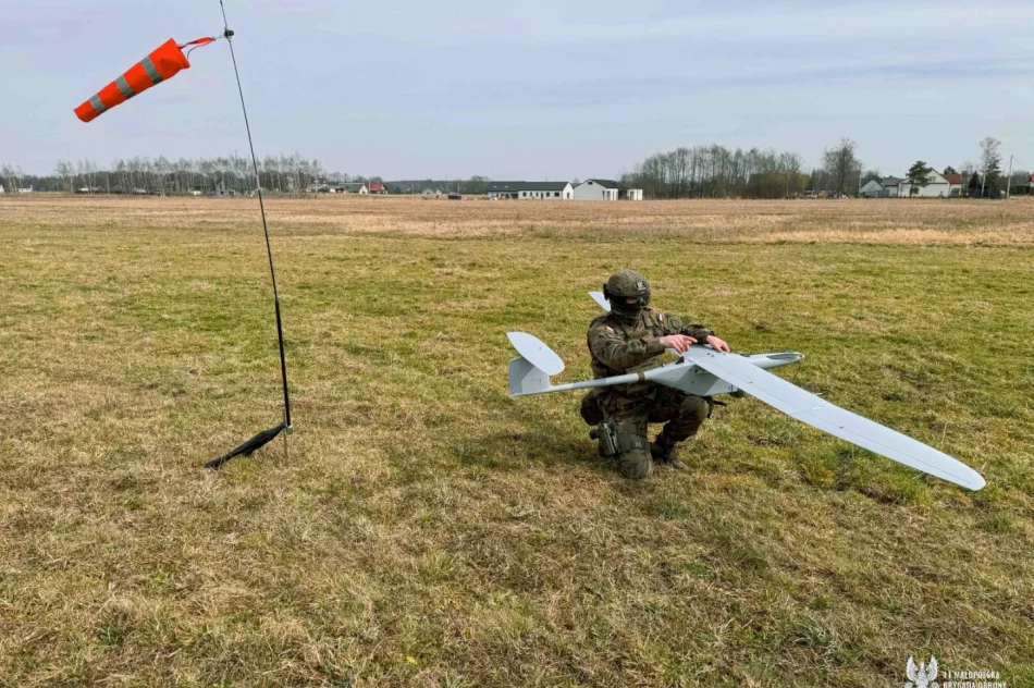 Nocne loty i praca pod presją - ćwiczyli obsługę dronów - zdjęcie 4
