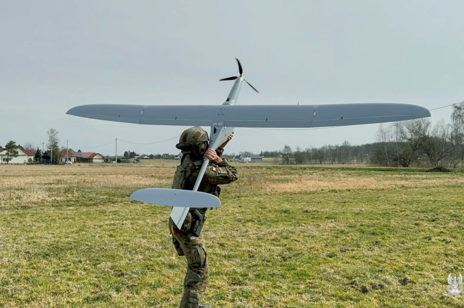 Nocne loty i praca pod presją - ćwiczyli obsługę dronów - zdjęcie 5