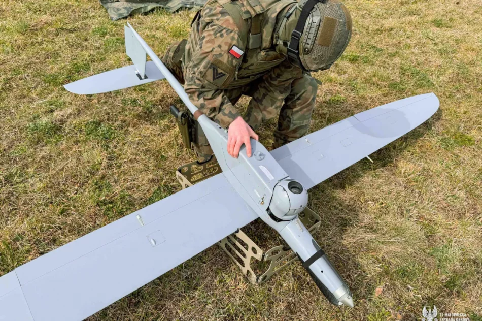 Nocne loty i praca pod presją - ćwiczyli obsługę dronów - zdjęcie 6