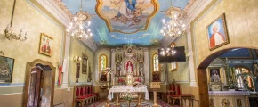 Barokowe wnętrze zabytkowej świątyni i... drewniana sukienka - zdjęcie główne
