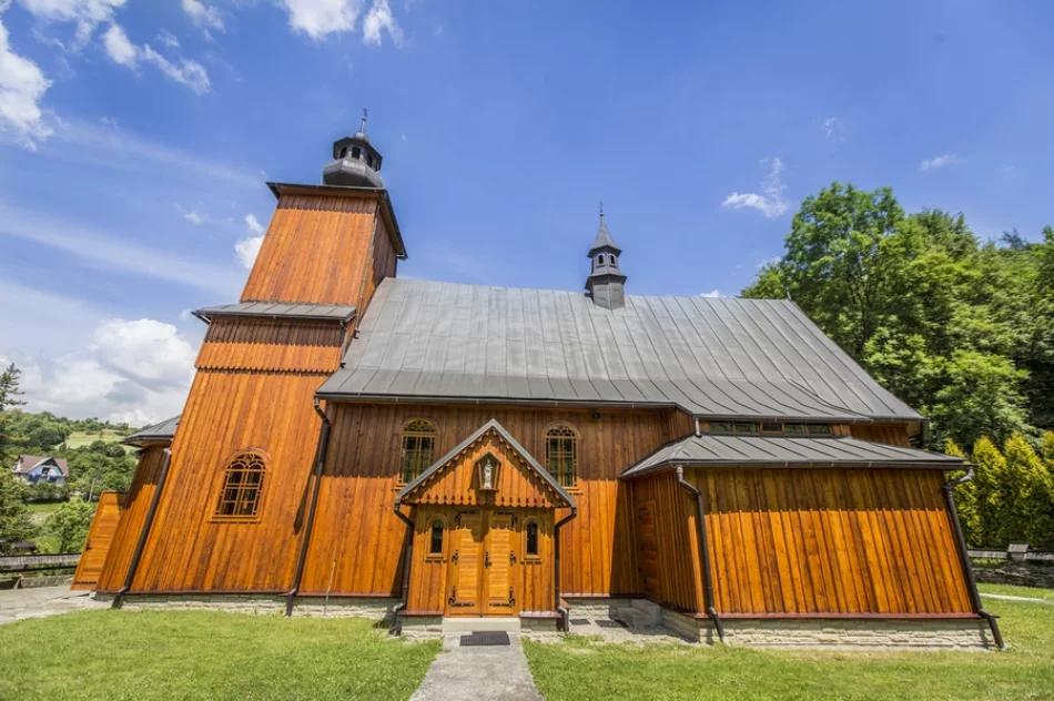 Barokowe wnętrze zabytkowej świątyni i... drewniana sukienka - zdjęcie 3