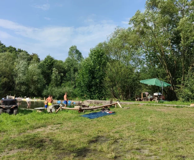 Zbudowali kąpielisko, RZGW rozebrało nielegalną tamę - zdjęcie główne