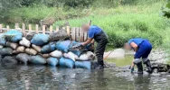 Zbudowali kąpielisko, RZGW rozebrało nielegalną tamę - zdjęcie 2