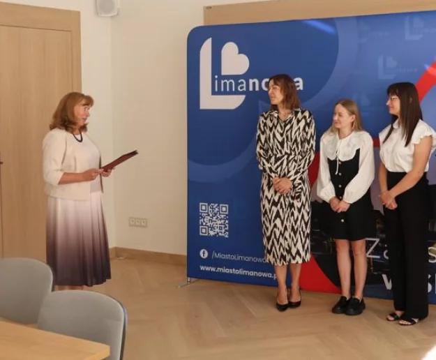 Nauczyciele z limanowskich szkół odebrali akty mianowania - Zdjęcie główne