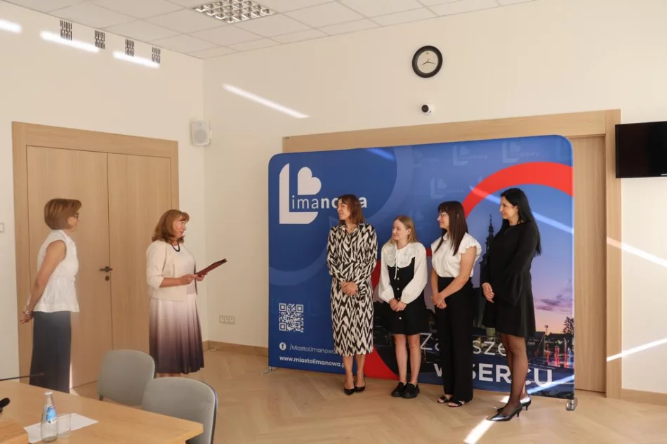 Nauczyciele z limanowskich szkół odebrali akty mianowania - zdjęcie 2