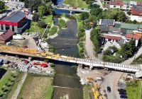 Konstrukcja już nad rzeką - zdjęcie główne
