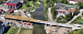 Konstrukcja już nad rzeką - zdjęcie główne