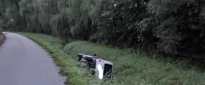 Wpadł do potoku podczas cofania - zdjęcie główne