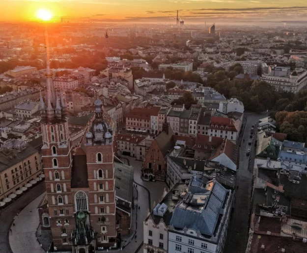 ​12 osób zgłosiło kandydatury w wyborach prezydenta Krakowa - zdjęcie główne