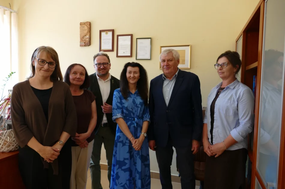 Pożegnanie Krystyny Trzupek z Gminną Biblioteką Publiczną w Starej Wsi - zdjęcie 7