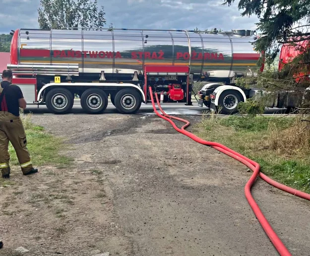 Straż dowozi wodę. W gminie obowiązuje stan kryzysowy - zdjęcie główne