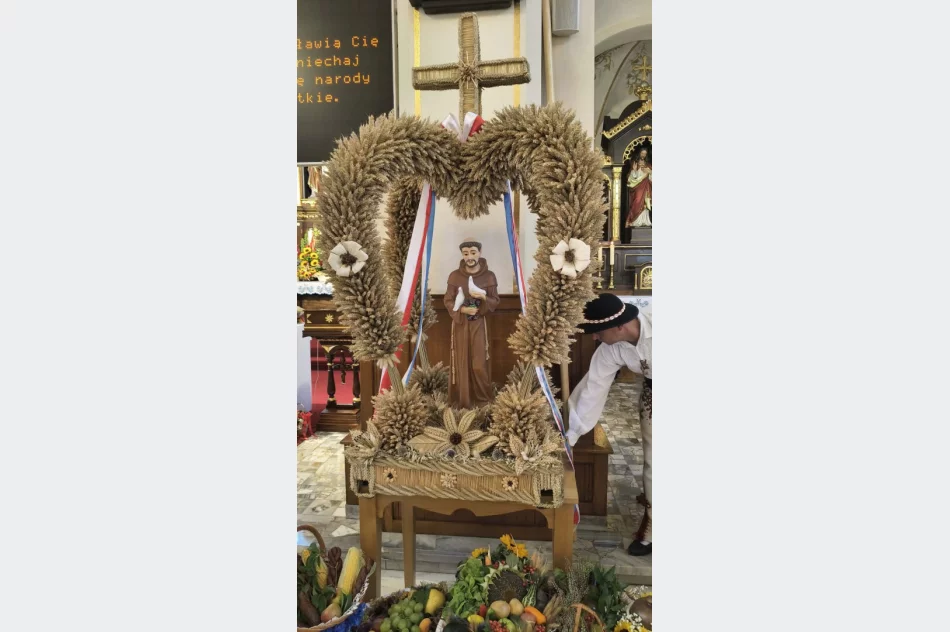 Parada traktorów i ozdoby na dożynkach - zdjęcie 5