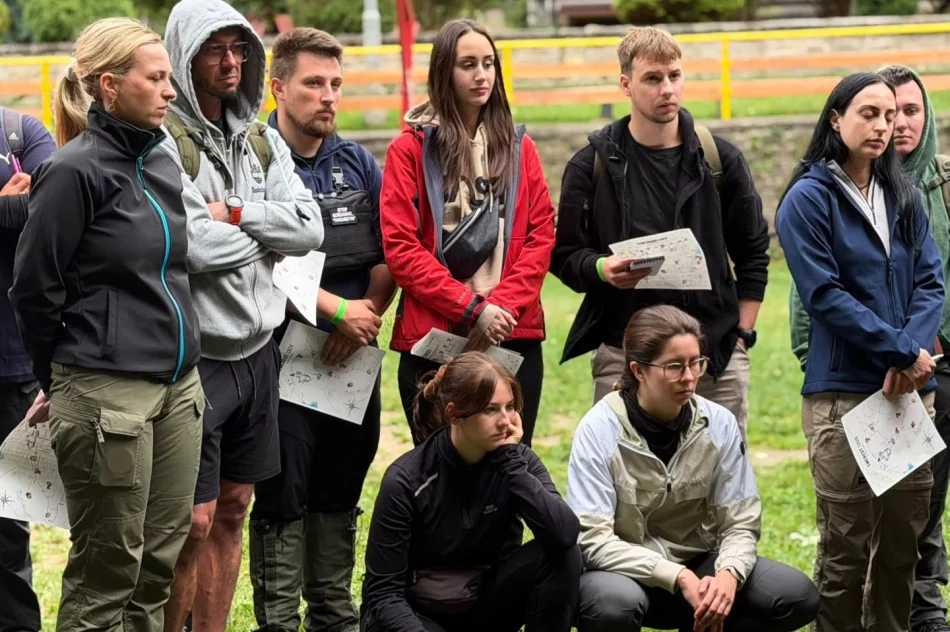 Ratownicy w leśnym terenie (ZDJĘCIA) - zdjęcie 28