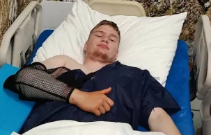Młody bramkarz po operacji. Kiedy wróci do gry? - Zdjęcie główne