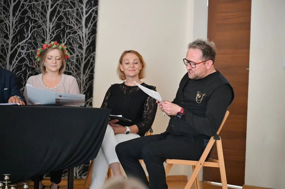 „Ciemno wszędzie, głucho wszędzie…” – Narodowe Czytanie „Dziadów” w Gminnej Bibliotece Publicznej - zdjęcie 13