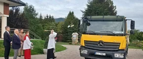 Woda święcona na wóz do szamba - zdjęcie główne
