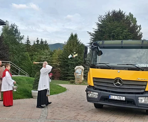 Woda święcona na wóz do szamba - zdjęcie główne