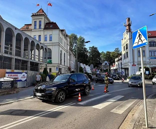 BMW potrąciło pieszą na pasach - mandat dla sprawczyni - zdjęcie główne