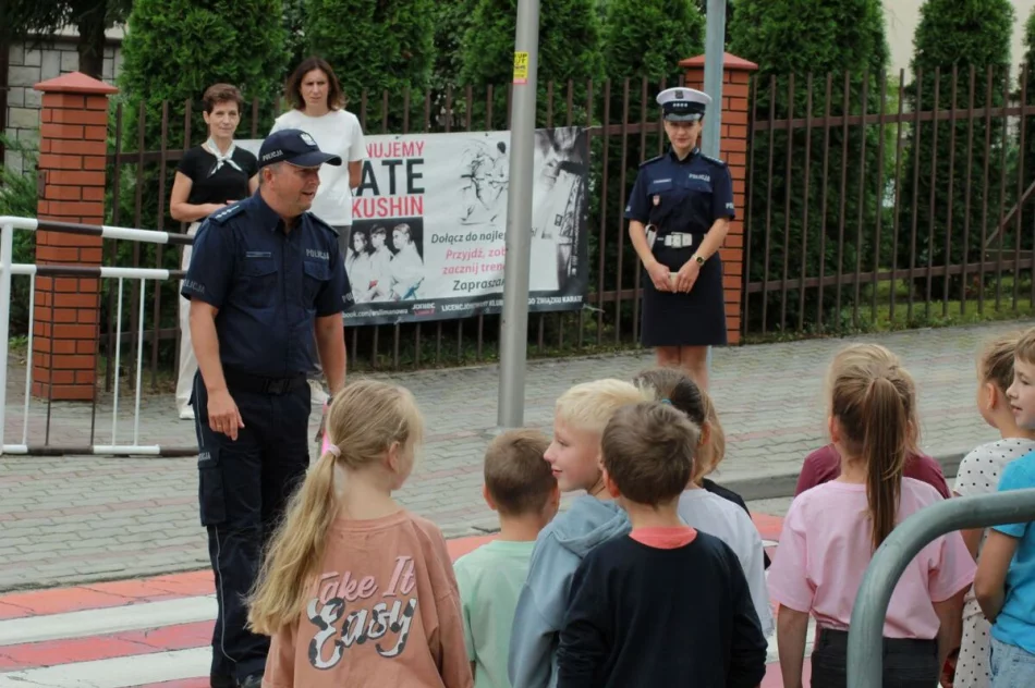 Policja na korytarzu i radar przy szkole - zdjęcie 6