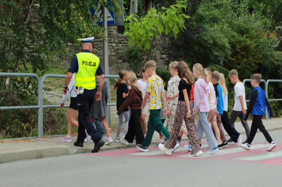 Policja na korytarzu i radar przy szkole - zdjęcie 8