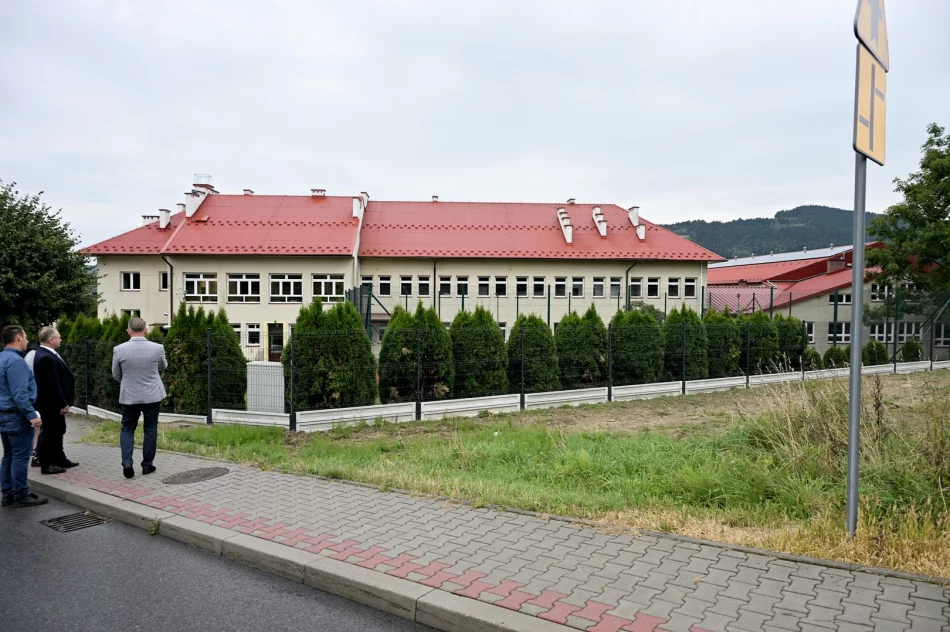 Odbiory prac remontowych przy szkołach podstawowych w Rupniowie, Pisarzowej oraz Kaninie - zdjęcie 5