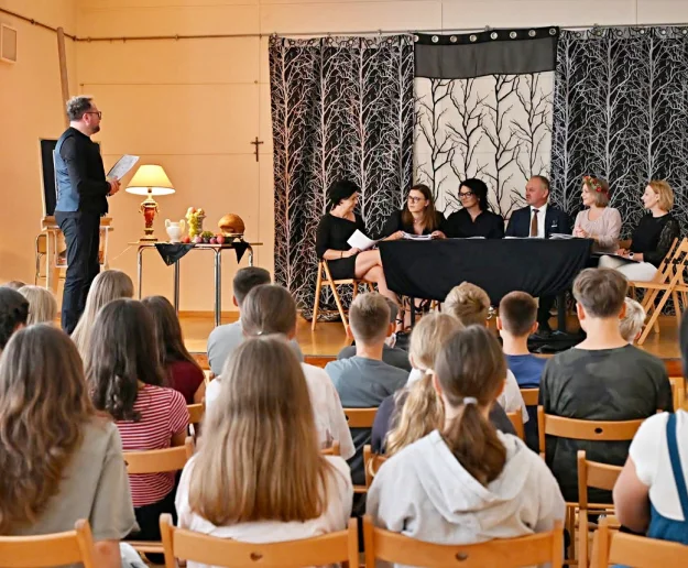 Samorządowcy, nauczyciele i urzędnicy w "Dziadach" (ZDJĘCIA) - zdjęcie główne