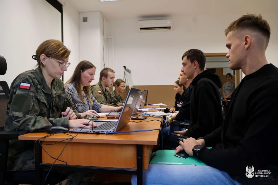 Ponad 80 kandydatów na szkolenie z 11 Małopolską Brygadą Obrony Terytorialnej    - zdjęcie 4