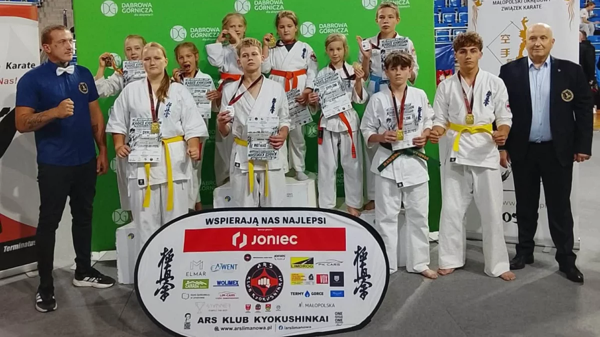 Dziewięć medali limanowskich karateków na początek sezonu. Sześć złotych/Fot. ARS Limanowa.