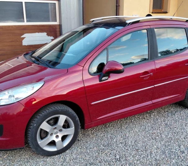 peugeot 207 sw. sprowadzony ładnt i sprawny-niski przebieg - Zdjęcie główne