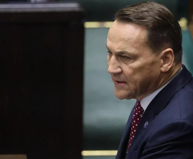 Sikorski: rosyjskie bombardowania Ukrainy wpływają na bezpieczeństwo Polaków - zdjęcie główne