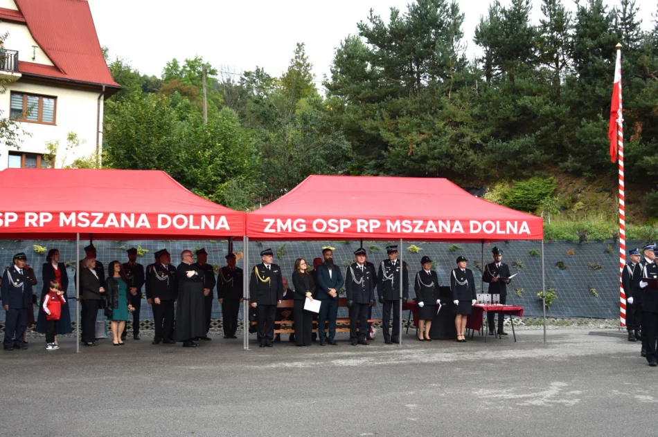 Nowy samochód dla OSP Łostówka oficjalnie przekazany i poświęcony - zdjęcie 7