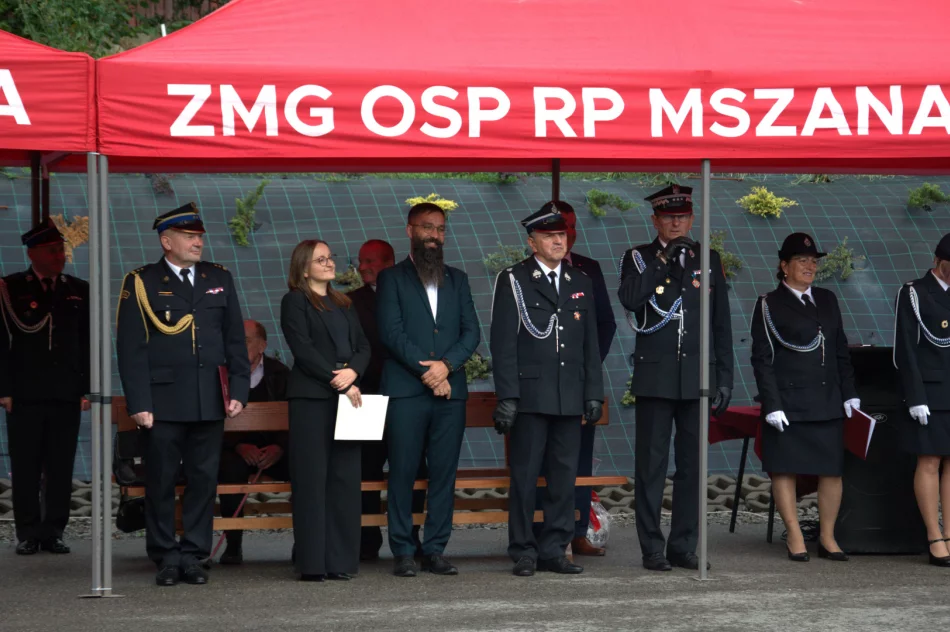 Nowy samochód dla OSP Łostówka oficjalnie przekazany i poświęcony - zdjęcie 8