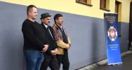 Nowy samochód dla OSP Łostówka oficjalnie przekazany i poświęcony - zdjęcie 3