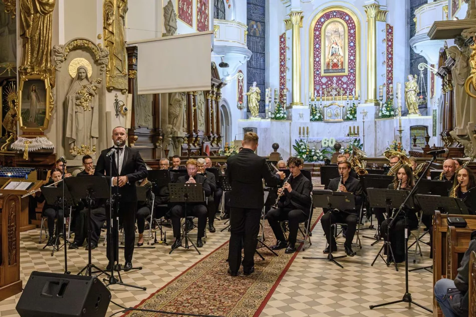 Wyjątkowy koncert „Totus Tuus Maria” odbył się w limanowskiej bazylice - zdjęcie 2