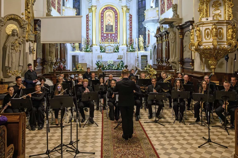 Wyjątkowy koncert „Totus Tuus Maria” odbył się w limanowskiej bazylice - zdjęcie 3